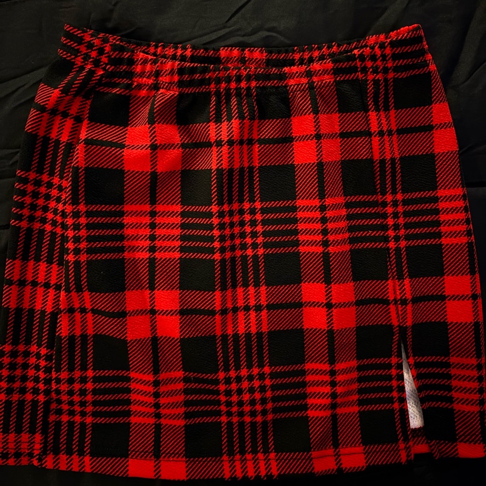 SHEIN RED SKIRT